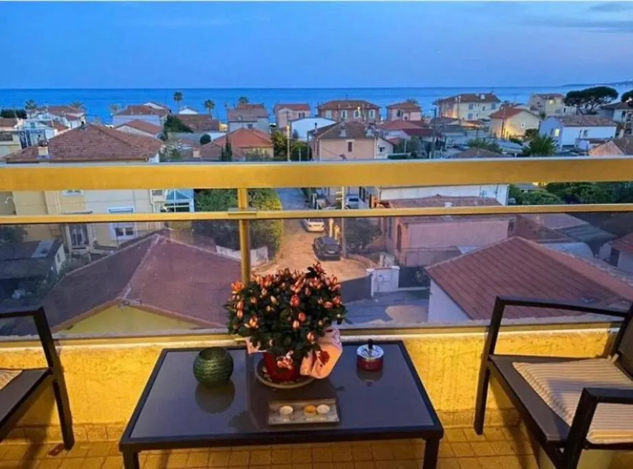 2 Room Flat With Sea View, Private Parking, Swimming Pool, And Ac Cagnes-sur-Mer